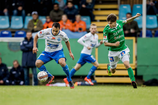 Värnamos Adam Chennoufi och Ljungskiles Peter Sörensen