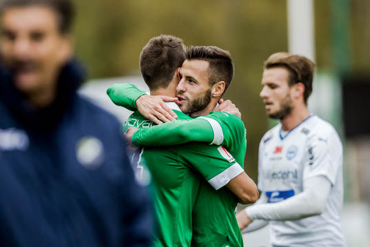 Ljungskiles Admir Bajrovic blir utbytt och kramar om