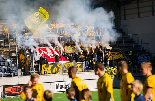 Elfsborgs klack med pyroteknik fotbollsmatchen i