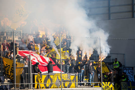 Elfsborgs klack med pyroteknik fotbollsmatchen i