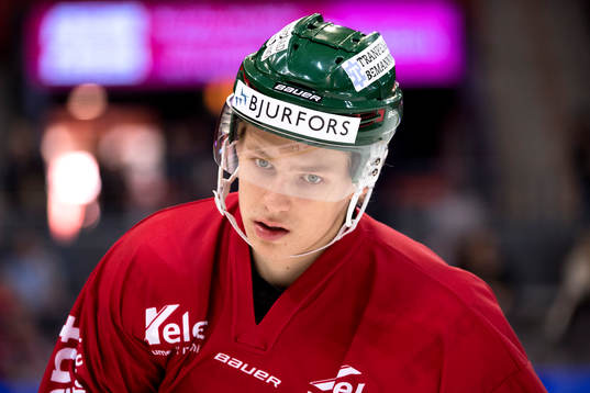 Frölundas Kristoffer Gunnarsson värmer upp innan