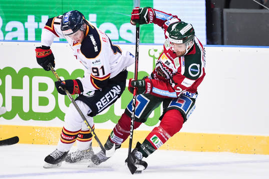 Djurgårdens Daniel Bernhardt och Frölundas Joel Lundqvist