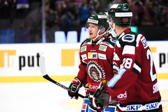Frölundas Simon Hjalmarsson  jublar