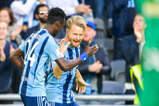 Djurgårdens Jacob Une Larsson och Philana Tinotenda