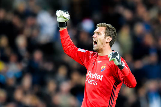 Djurgårdens målvakt Andreas Isaksson jublar