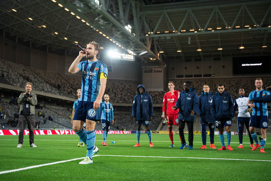 Djurgårdens Kevin Walker jublar med publiken