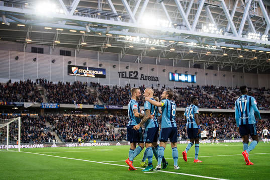 Djurgårdens Alexander Faltsetas (tv) jublar med Magnus