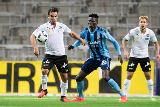 Örebros Nordin Gerzic och Djurgårdens Michael Olunga