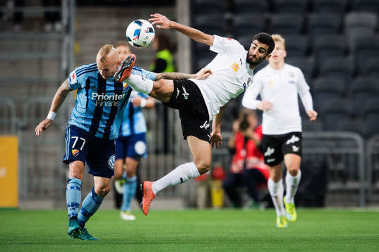 Djurgårdens Magnus Eriksson och Örebros Ferhad Ayaz