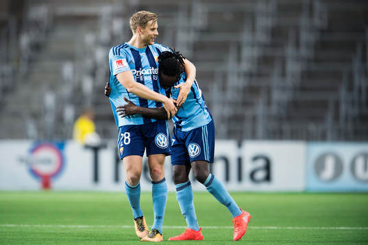 Djurgårdens Niklas Gunnarsson och Kebba Ceesay jublar