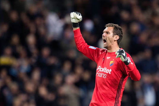 Djurgårdens målvakt Andreas Isaksson jublar
