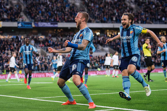 Djurgårdens Alexander Faltsetas (tv) gör 2-0 och jublar