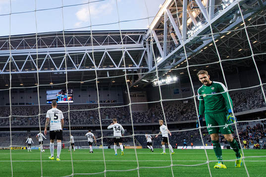 Örebros målvakt Oscar Jansson deppar