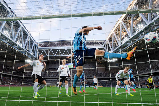Djurgårdens Niklas Gunnarsson och Örebros Michael