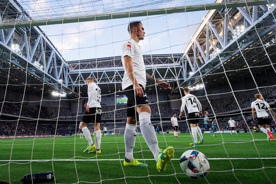 Örebros Erik Moberg deppar