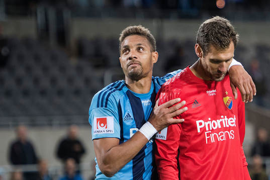 Djurgårdens Mathias Ranegie och målvakt Andreas Isaksson