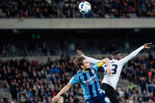 Djurgårdens Kevin Walker och Örebros Maic Sema