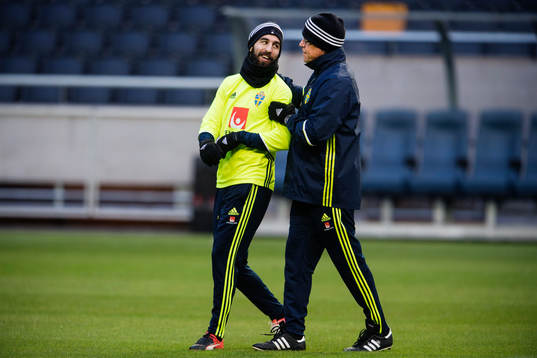 Sveriges Jimmy Durmaz och förbundskapten Janne Andersson
