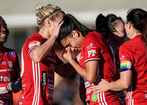 Piteås Emelie Lövgren kramar om Tempest-Marie Norlin