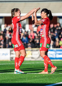 Piteås Felicia Karlsson (v) jublar