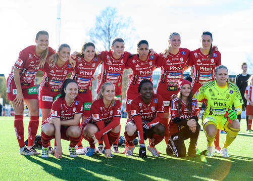 Maja Marklund fick vara med på Piteås lagbild innan