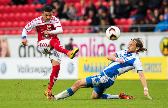 Kalmars Ismael Silva Lima och IFK Göteborgs Tom Pettersson