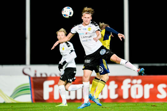 Frejs Victor Söderström i en nickduell