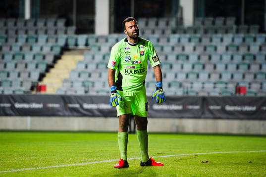 Örgrytes målvakt Abbas Hassan deppar