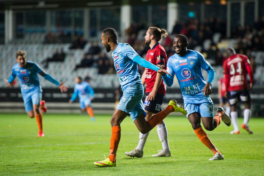 Athletics Ferid Ali gör 0-2målet och jublar med Chidi