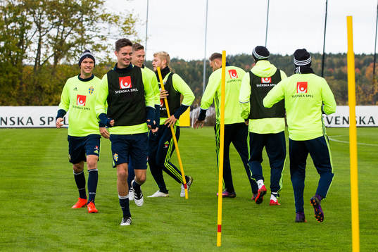 Albin Ekdal och Mikael Lustig värmer upp