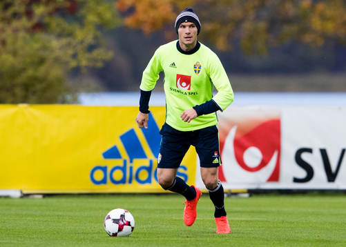Albin Ekdal med bollen