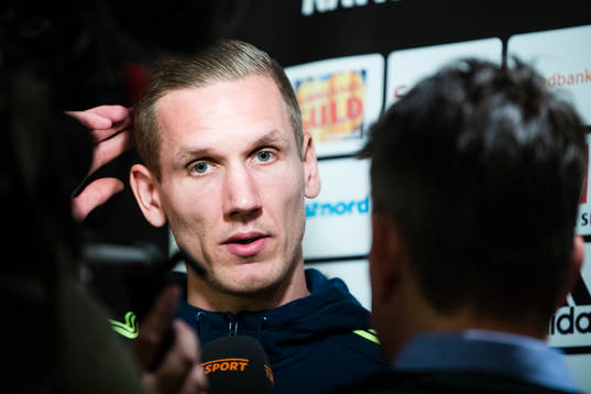 Robin Olsen i mixed zone
