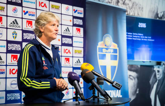 Sveriges förbundskapten för damfotbollslandslaget, Pia