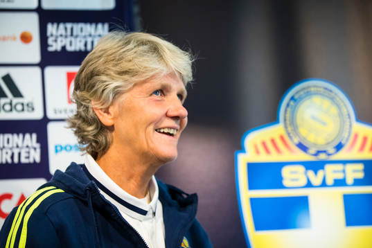 Sveriges förbundskapten för damfotbollslandslaget, Pia
