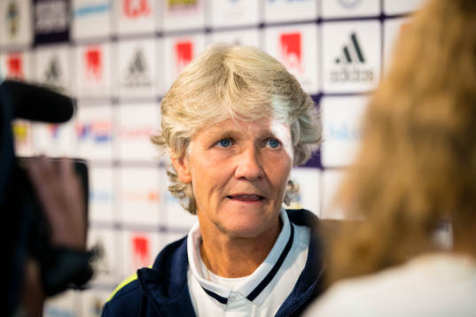 Sveriges förbundskapten för damfotbollslandslaget, Pia