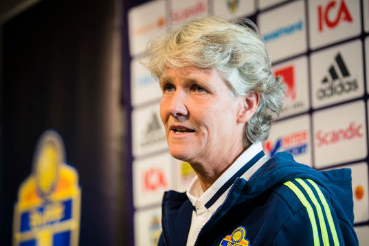 Sveriges förbundskapten för damfotbollslandslaget, Pia