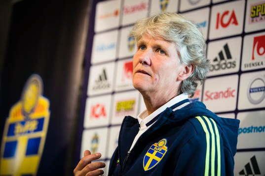 Sveriges förbundskapten för damfotbollslandslaget, Pia