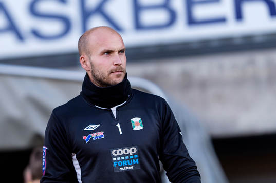 Varbergs målvakt Peter Dahlberg före fotbollsmatchen i