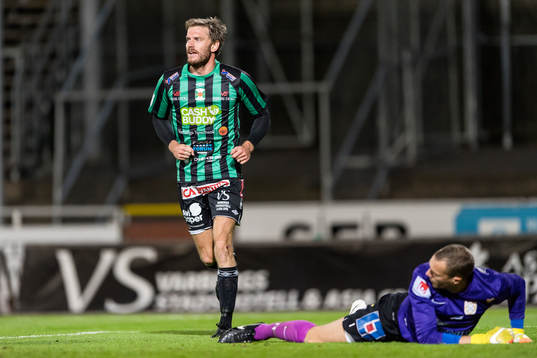 Varbergs Karl Söderström jublar