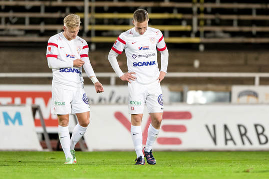 Assyriskas Tim Söderström och Mateo Panadic deppar