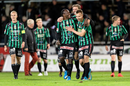Bläddra bland fler bilder av Fotboll, Superettan, Varberg - Assyriska