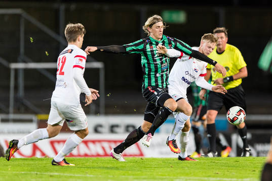 Varbergs Joakim Lindner och Assyriskas Tim Söderström