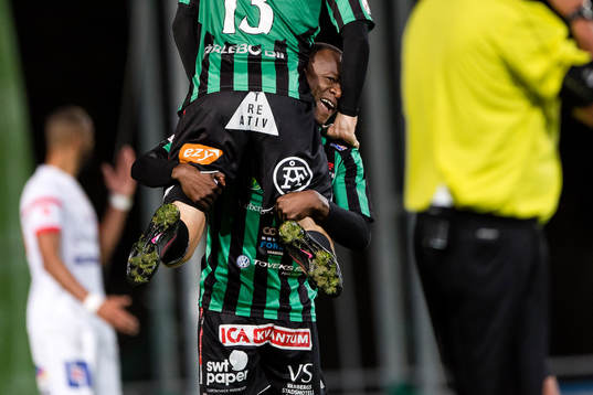 Varbergs Nsima Peter jublar