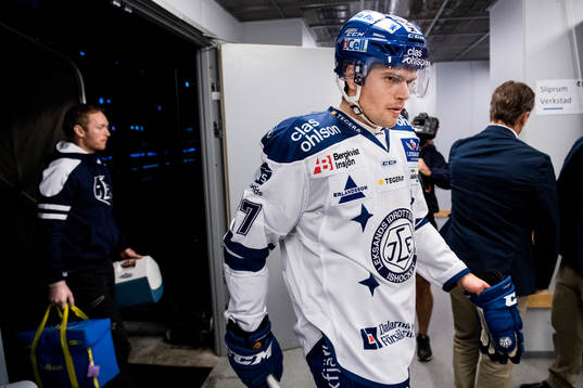 Leksands Eric Castonguay deppar när han lämnar isen i