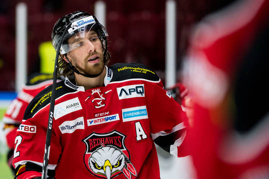 Malmö Redhawks Andreas Thuresson jublar med båset