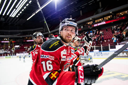 Malmö Redhawks Magnus Häggström jublar