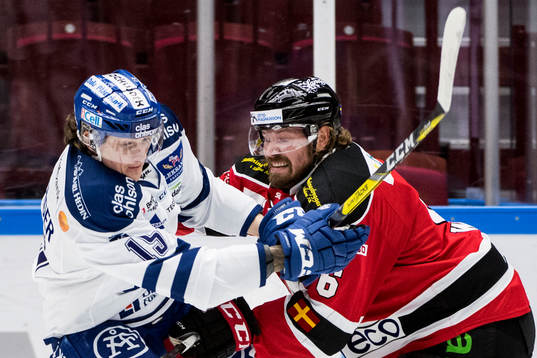 Malmö Redhawks Stefan Warg tacklar Leksands Johan