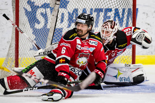 Malmö Redhawks målvakt Oscar Alsenfelt och Stefan Warg