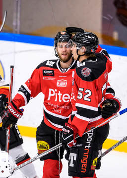 Piteås Sebastian Harila (v) jublar