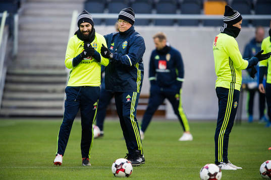 Sveriges Jimmy Durmaz och förbundskapten Janne Andersson